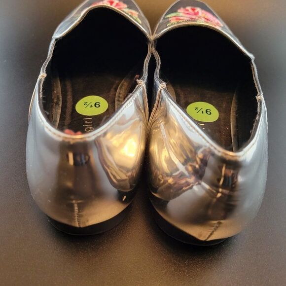 BRAN NEW MADDEN GIRL ORBITT METALLIC ROSE EMBROIDERY EMBELLISHED FLAT - Picture 7 of 15